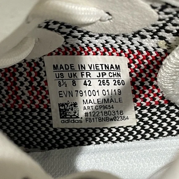 Yeezy Boost 350 (NWOB)